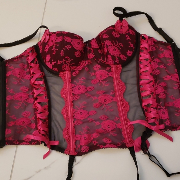 Lace corset with garter - Picture 7 of 7